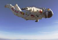 Австриец совершил рекордный прыжок из стратосферы
