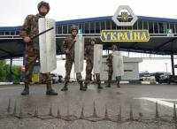 Прикордонники посилюють контроль на підступах до Криму