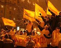 «Беркут» мешает депутатам установить палатки на Майдане