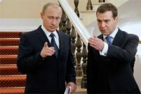 Популярность Медведева и Путина медленно, но уверенно падает - опрос