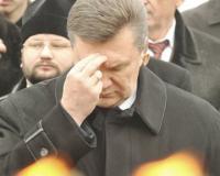 Янукович помолился на свежем воздухе недалеко от Майдана