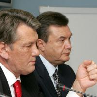 Украинцы одинаково оценивают Януковича и Ющенко - опрос