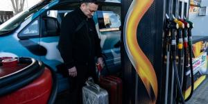 Заправлятися чи чекати? Чому ціни на АЗС ростуть і чи можлива "картельна змова"