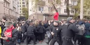 У Москві скандували "Геть царя": поліція затримала десятки учасників мітингу комуністів
