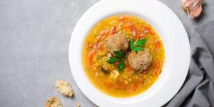 Суп із сочевицею фрикадельками та овочами: корисний рецепт