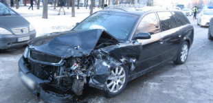 В Харькове грабители во время побега с барсеткой денег попали в ДТП