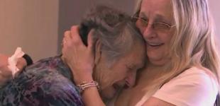 Трогательная встреча: дочь и мать увиделись впервые за 70 лет