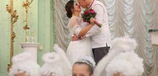 На День влюбленных в Киеве прошел свадебный марафон 