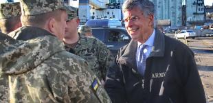 Дипломатам США показали стоянку кораблей тактической группы 