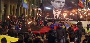 В Киеве прошло факельное шествие в честь Степана Бандеры