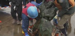 В Японии со дна моря подняли статую бога, унесенную цунами восемь лет назад