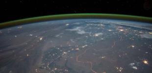 Над Марсом заметили зеленый туман с “подсветкой”