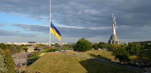 В Киеве подняли самый большой государственный флаг Украины