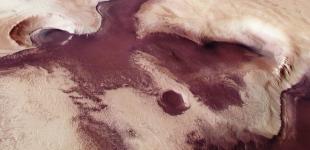 На Марсе нашли кратер со льдом, похожий на ангела