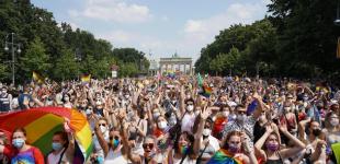 Около 35 тысяч человек приняли участие в прайде в поддержку прав ЛГБТ в Берлине
