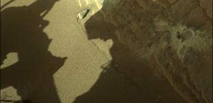 Perseverance видобув новий камінь - «шматочок Марсу» зеленуватого кольору