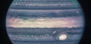 Полярні сяйва і супутники: James Webb зробив нові світлини Юпітера