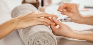 Ідеальний помічник: як вибрати ідеальний стіл для манікюру