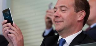 Ці руки нічого не писали: у Медведєва заперечують, що то він опублікував ахінею про Казахстан та Грузію