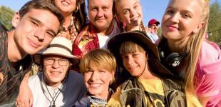 Юрій Ткач, Олена Кравець, VERKA SERDUCHKA та зірки футбольного клубу «Шахтар» — разом на «Великій прогулянці»