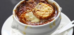 Блюдо дня: французский луковый суп