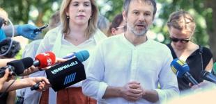 Славко входит, Славко выходит: Вакарчук сдает мандат. Обзор мнений