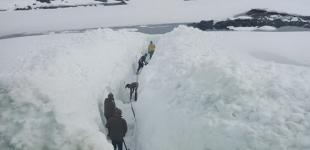 Рекорд за 20 років. Українську станцію на Антарктиді засипало триметровим шаром снігу