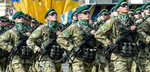 Военнослужащим выплачивают половину расходов на армию 