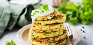 Кабачкові оладки з кропом: швидкий рецепт від Євгена Клопотенка