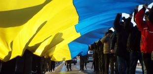 На границе двух областей развернут 200-метровый флаг Украины