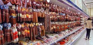 Вредная для здоровья: в России водят налог на колбасу