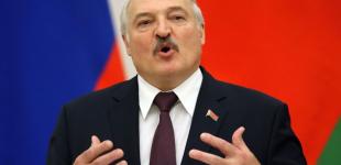 Разом на хокеї, на столі, на навчаннях та в корівнику: ким Лукашенко замінив сина Колю