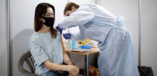 На бустерну вакцинацію від COVID можна записатися онлайн: як це зробити