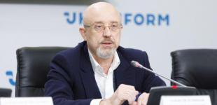 Українська армія тримає оборону, зберігайте спокій: Резніков звернувся до громадян