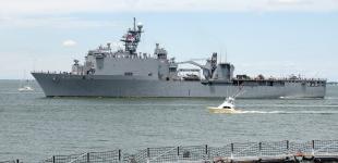 В России заверили, что контролируют корабль ВМС США в Черном море 