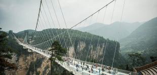 В Китае закрыли стеклянные мосты