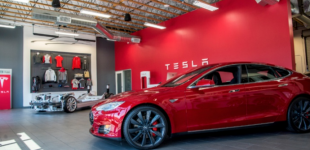 Омелян рассказал, когда Tesla может выйти на украинский рынок