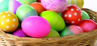 «Ранок з Україною»: експерти розповіли, чому штучні барвники для крашанок небезпечні і чим їх замінити