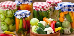 «Їжа дитинства»: Наталія Могилевська, розповіла чи консервує вона овочі та фрукти влітку