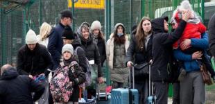 Щоб не було проблем з легалізацією. Українців закликали ставити позначки в паспортах на кордоні