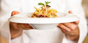 Повернути кошти за зіпсовану страву: у «Ранку з Україною» юрист розповів, як захистити свої права у ресторані