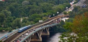 У Києві під час повітряної тривоги призупинятимуть рух наземними ділянками метро