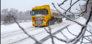 Грузовикам в снегопады ограничат въезд в Киев