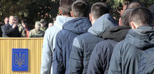 Осенний призыв: в Киеве в армию отправили более 200 юношей
