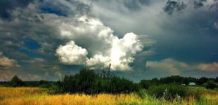 В Україні 26 травня дощі, грози й сильний вітер, вдень прогріє до +26°