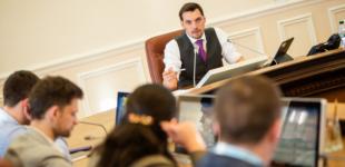 Кабмин готовится к встрече с МВФ и газовым переговорам с Россией - Гончарук