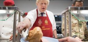 Джонсон в Эстонии угощал британских военных рождественским обедом