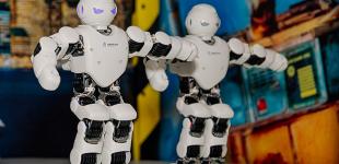 Японцам предлагают страховаться от роботов