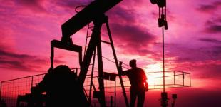 Украина должна запастись нефтью, пока цена низкая - эксперт