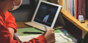 В Украине школьники сидят над тетрадями в среднем по 10 часов в сутки